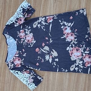 Floral T-shirt size small